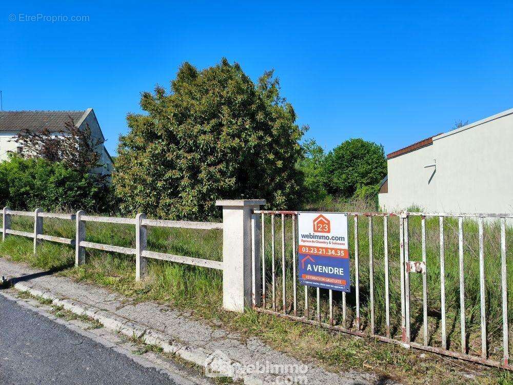 Il offre une façade de 22 mètres - Terrain à VAILLY-SUR-AISNE