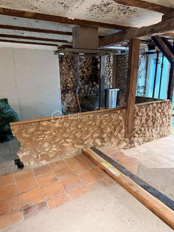 Maison à SAINTE-MARIE-DE-CHIGNAC