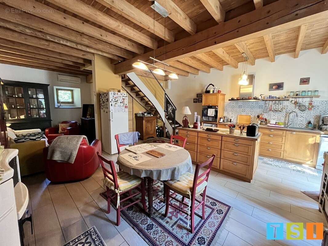 Troubat : Maison de village de charme entièrement rénovée par des artisans au coeur de la Barousse - photo 2