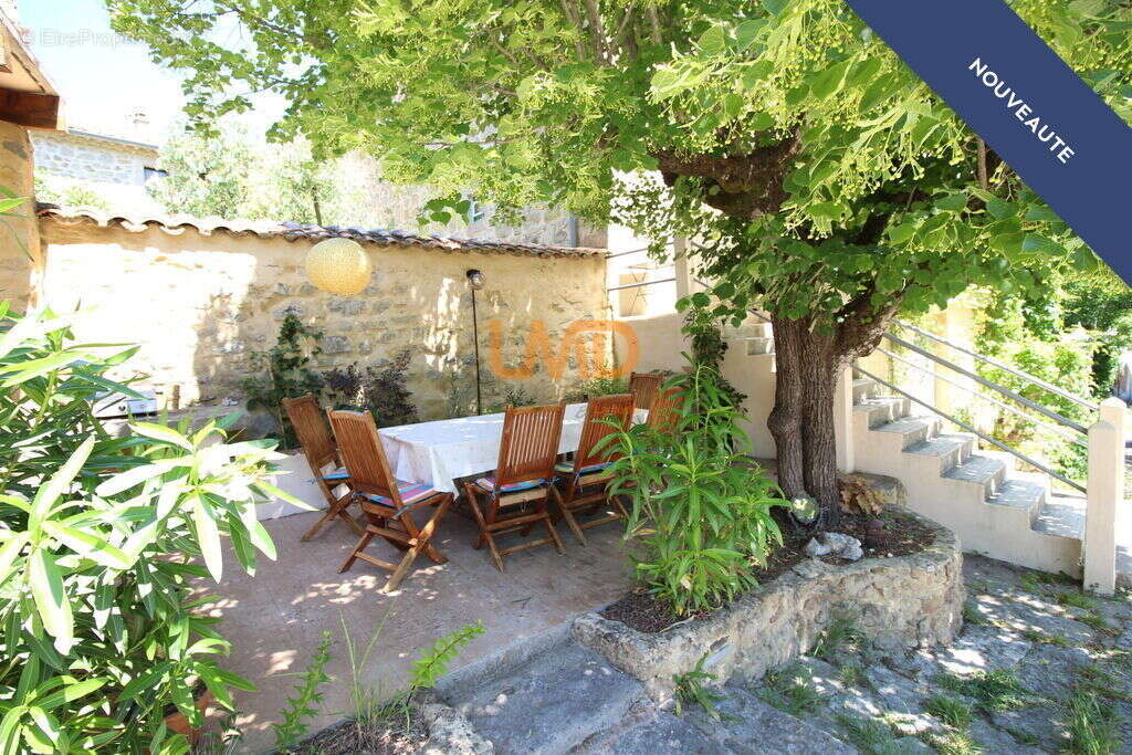 Appartement à SAINT-PAUL-LE-JEUNE