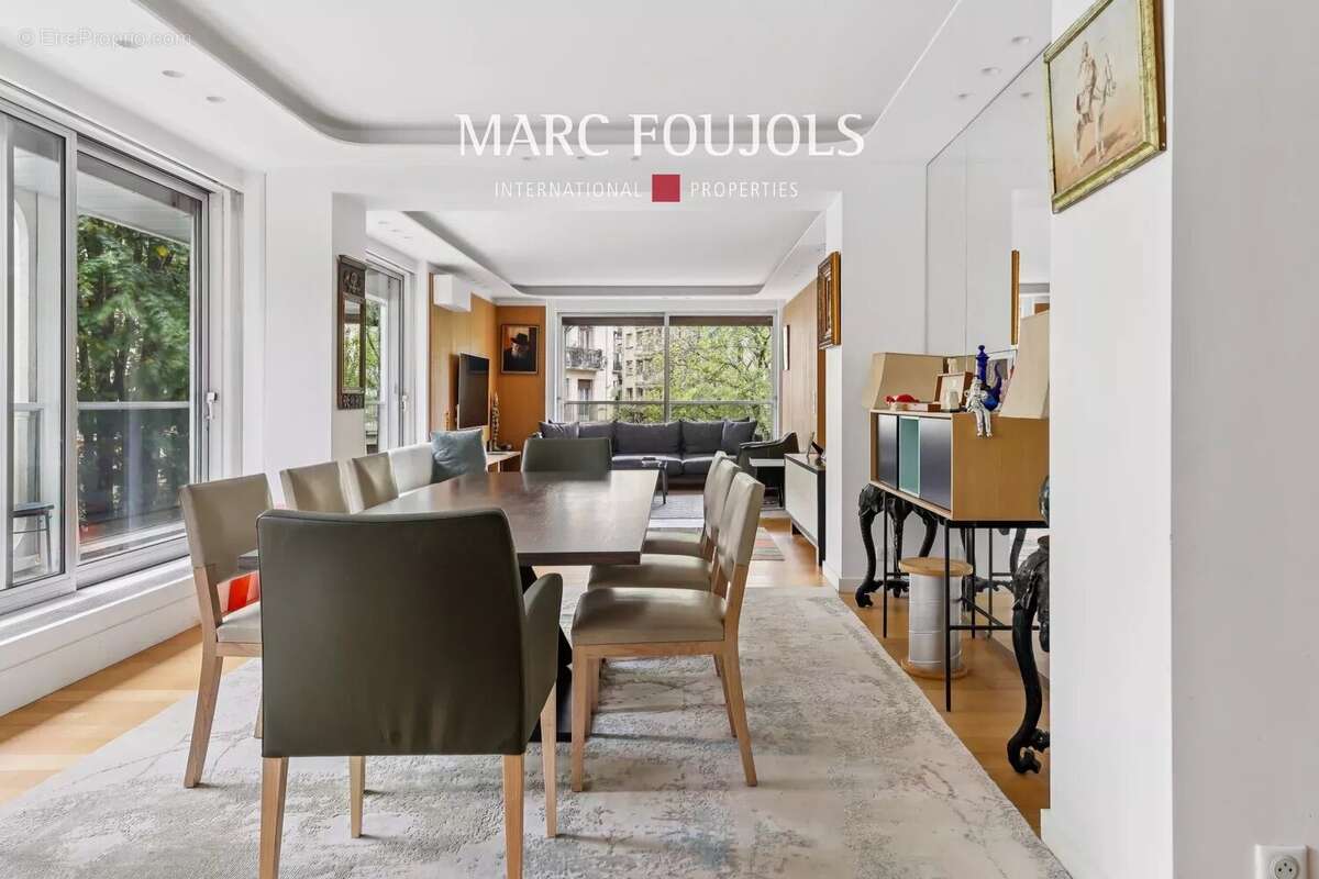 Appartement à PARIS-16E