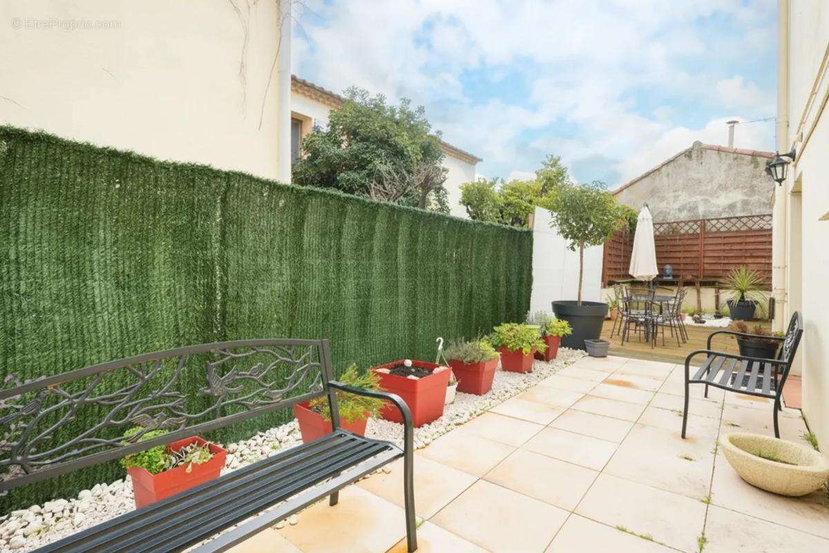 Maison à MAUGUIO