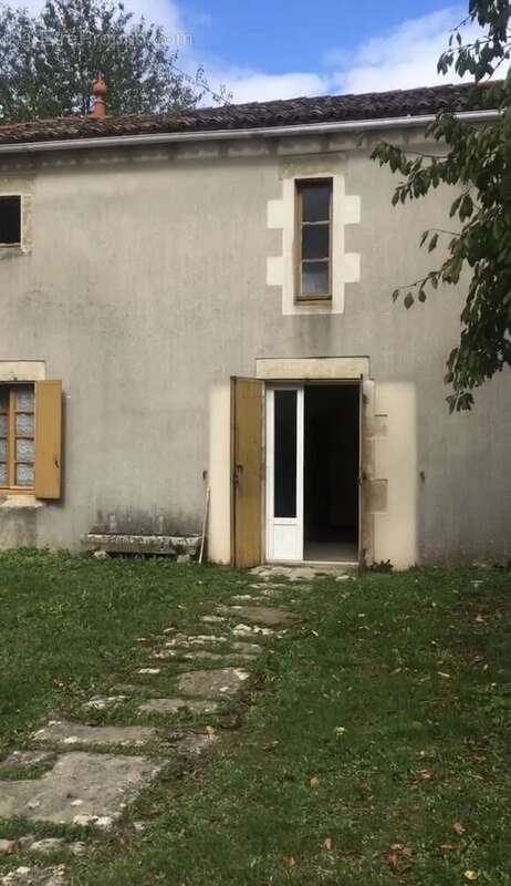 Maison à CHEF-BOUTONNE