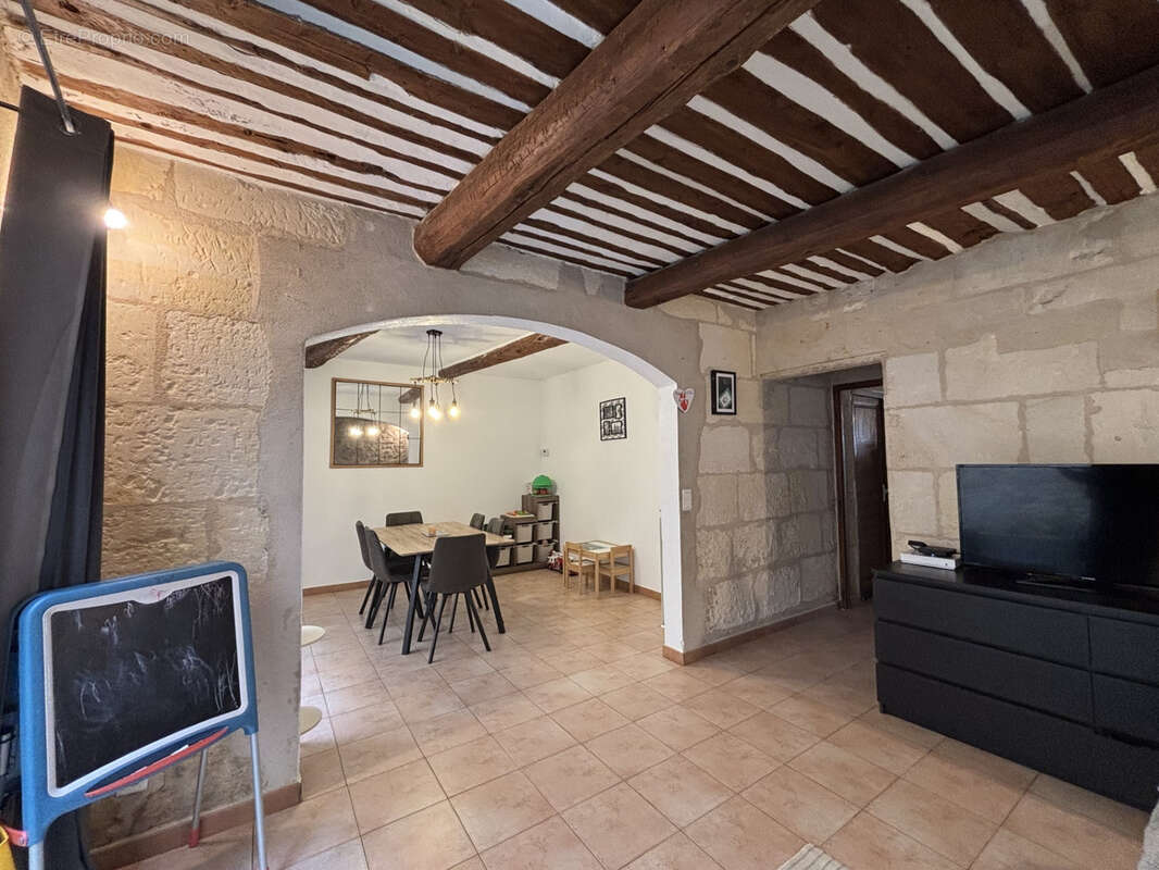 Maison à JONQUIERES-SAINT-VINCENT