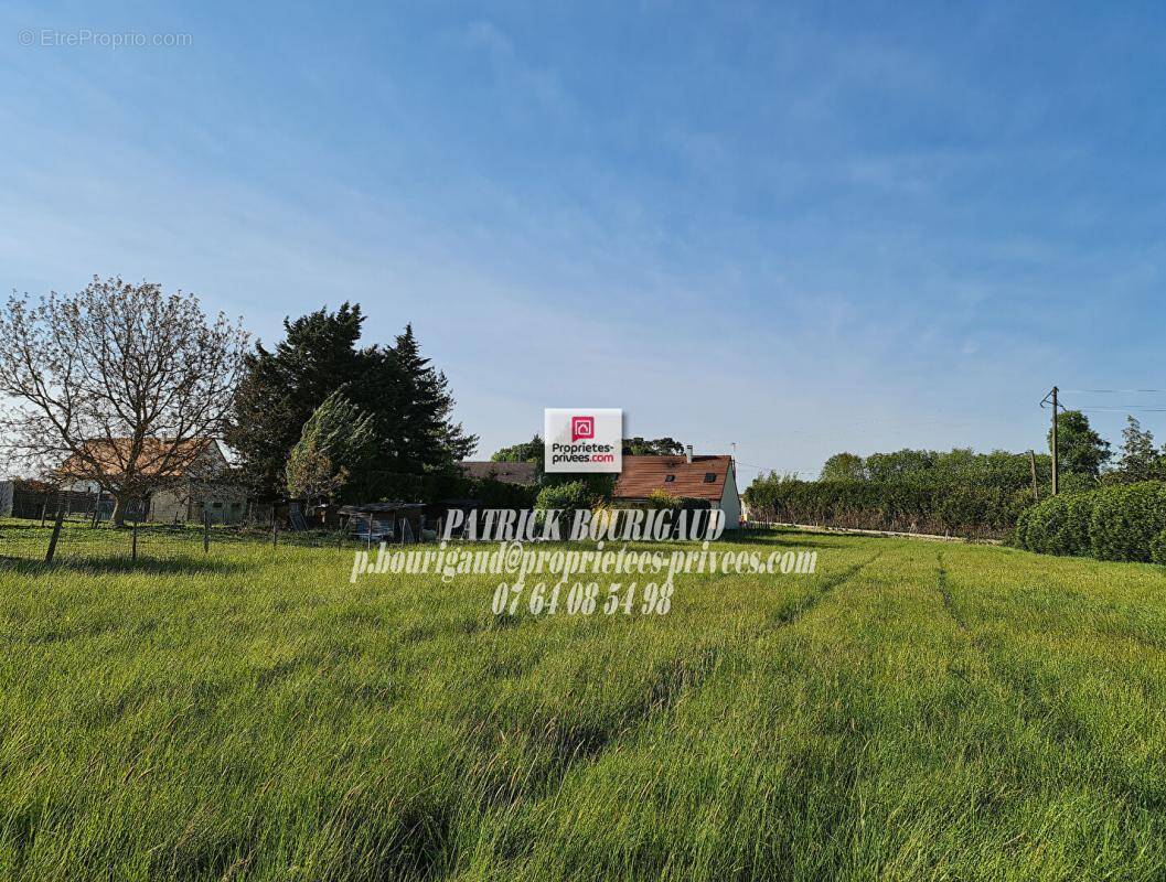 Terrain à VARENNES
