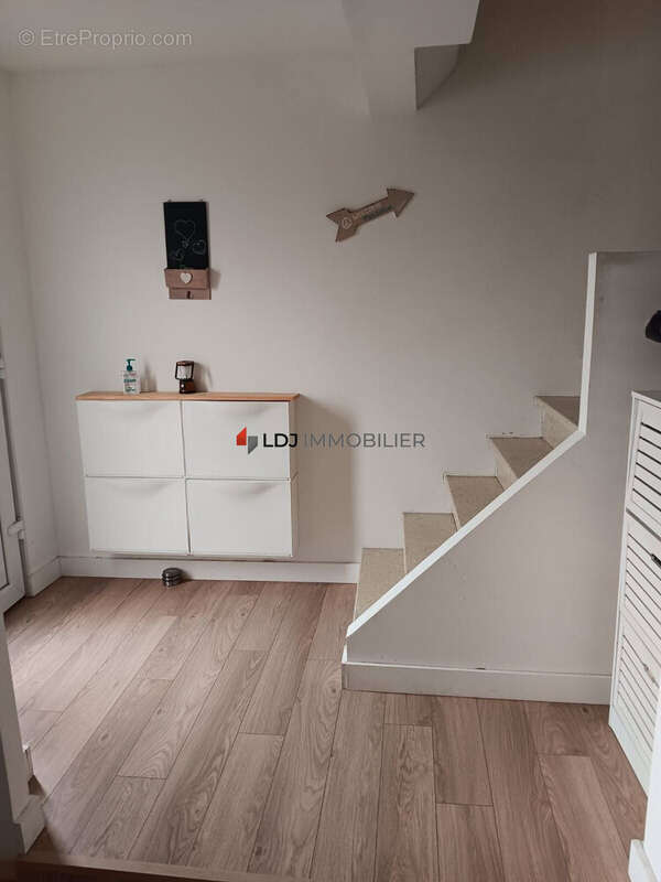 Maison à SAINT-LAURENT-DE-LA-SALANQUE