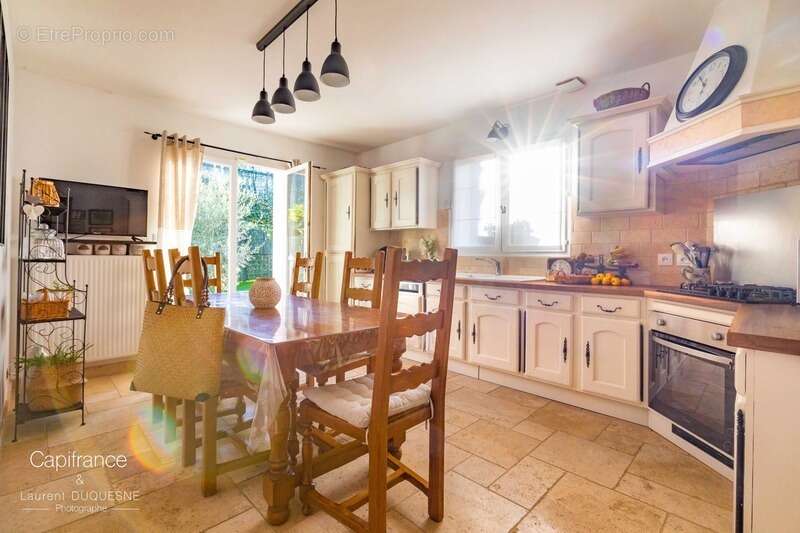 Bellefond sur son superbe terrain de 731 m2 maison 6 pieces de 166 m2 - photo 6