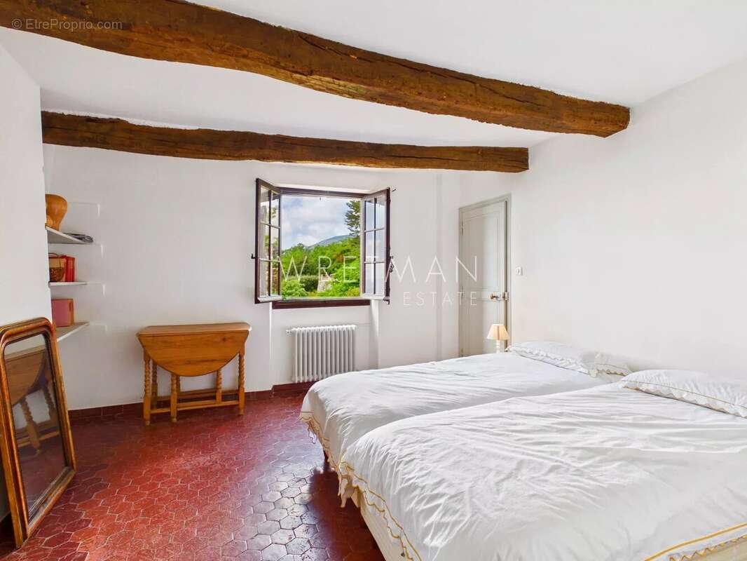 Maison à CHATEAUNEUF-GRASSE