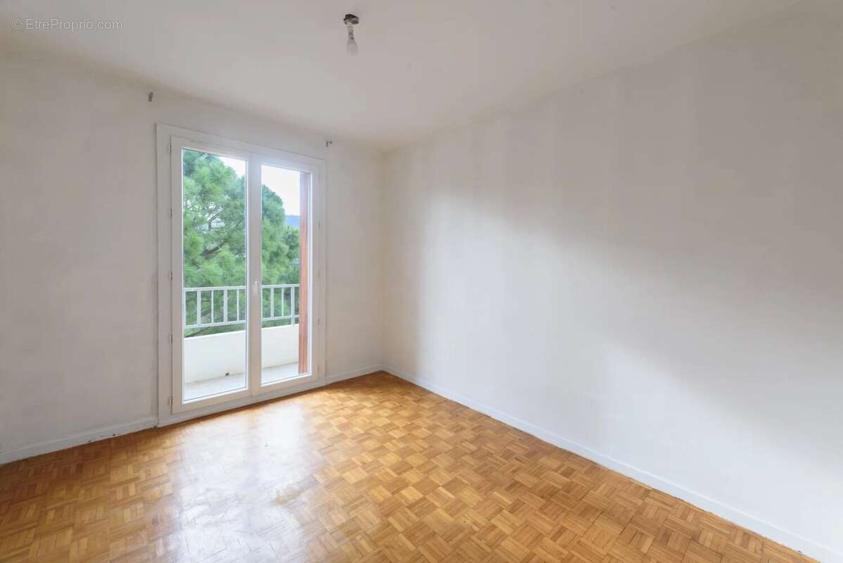 Appartement 60 m² à Aubagne  - photo 9