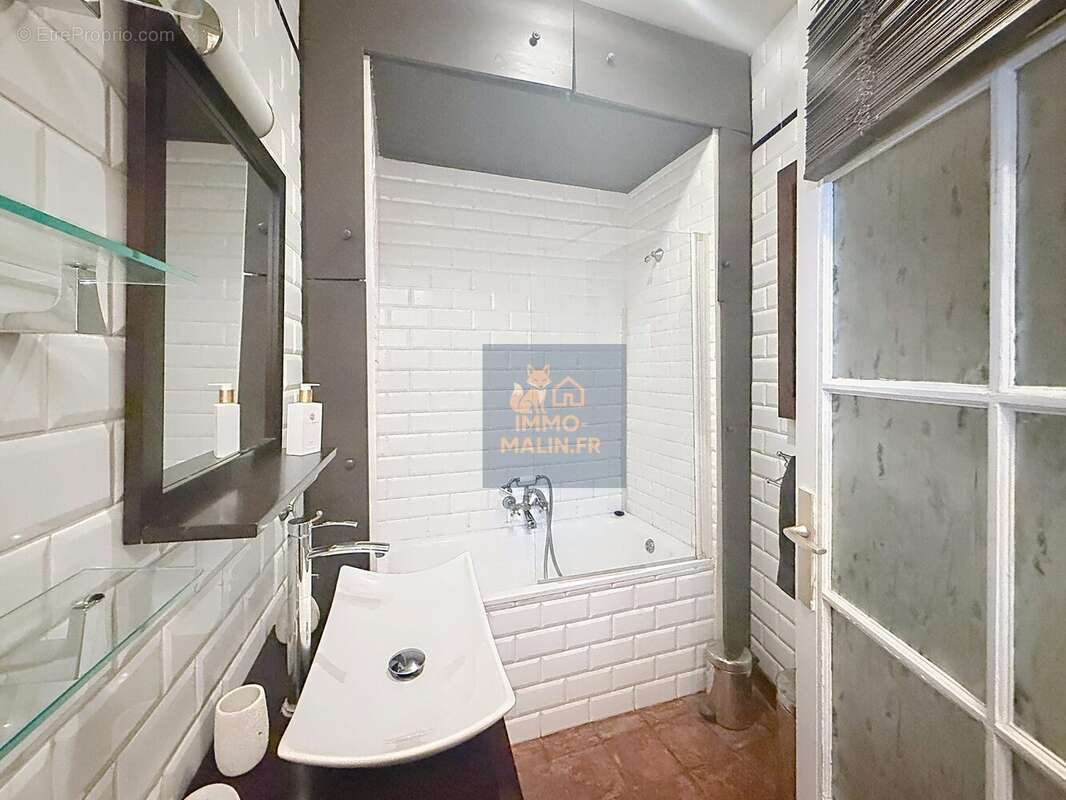 Salle de bains - Appartement à PARIS-18E