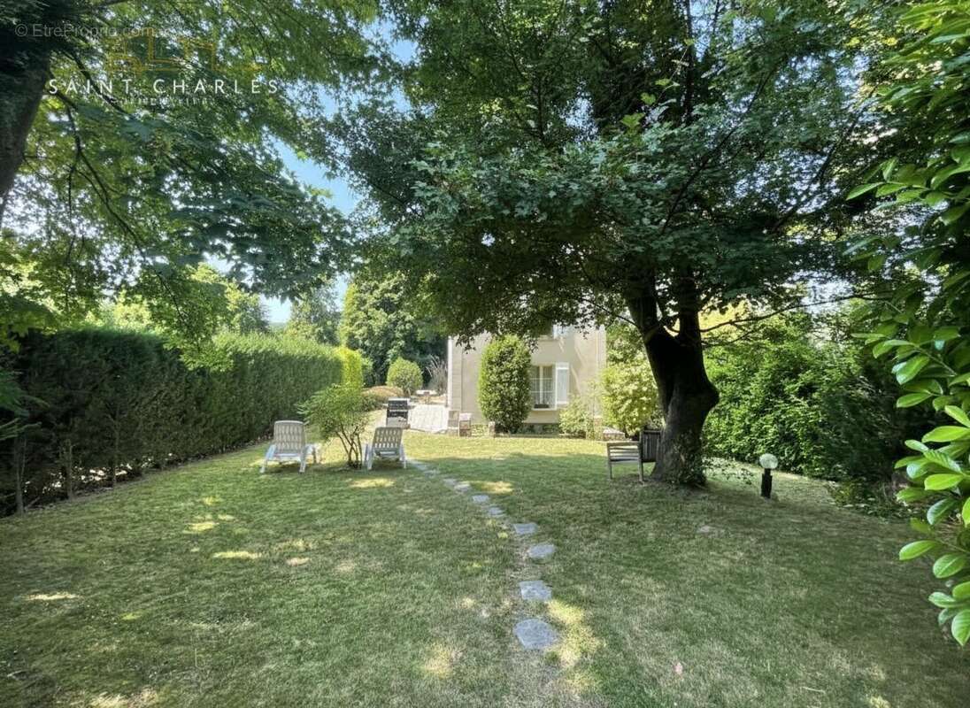 Maison à MONTLIGNON