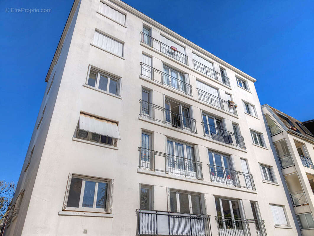 Appartement à LA GARENNE-COLOMBES