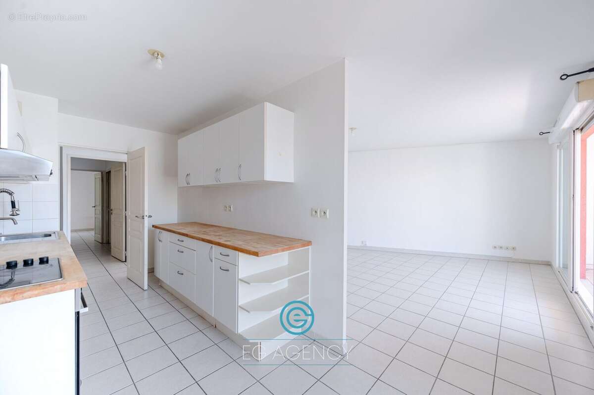Appartement à MARSEILLE-4E