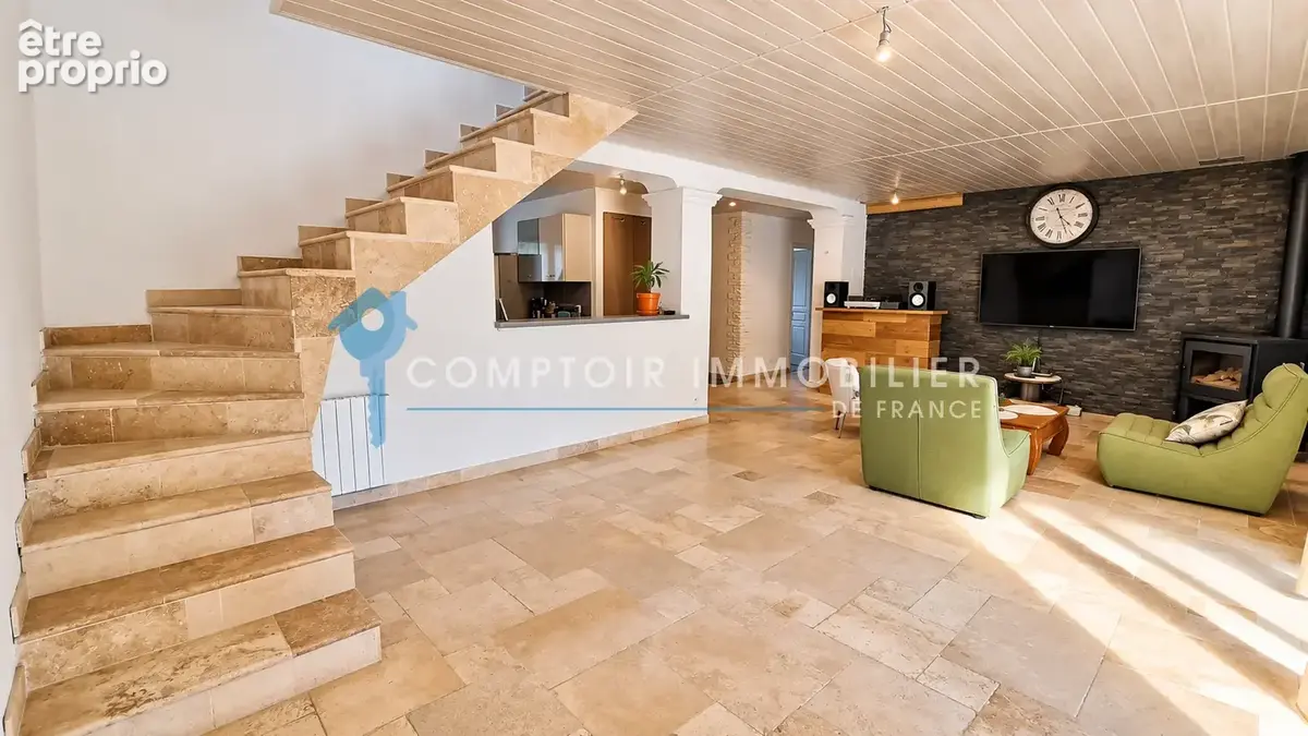 VAR (83) - À VENDRE - SALERNES - Villa atypique avec 5 chambres dans un superbe environnement - photo 7
