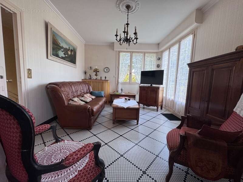 Maison à SAINT-CYR-SUR-LOIRE