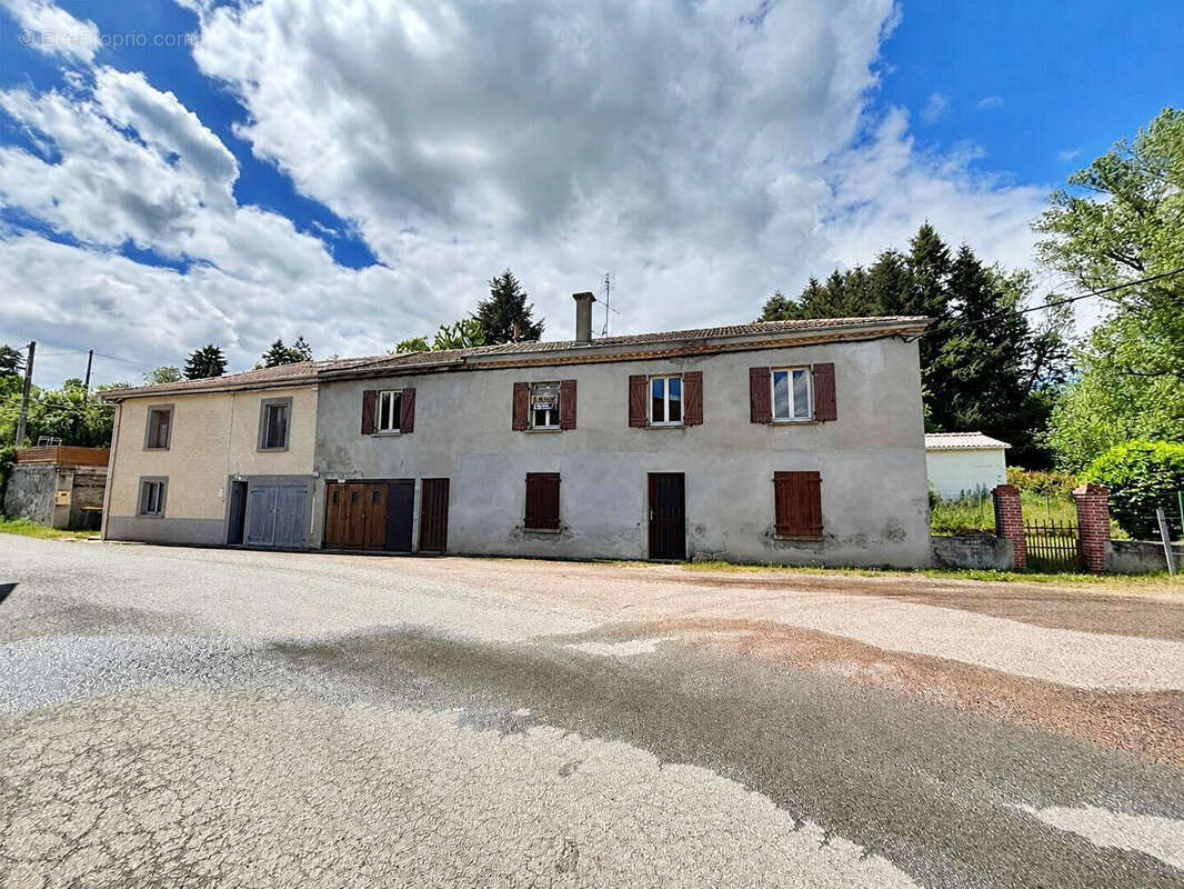 Maison à SAINT-PRIEST-LA-ROCHE