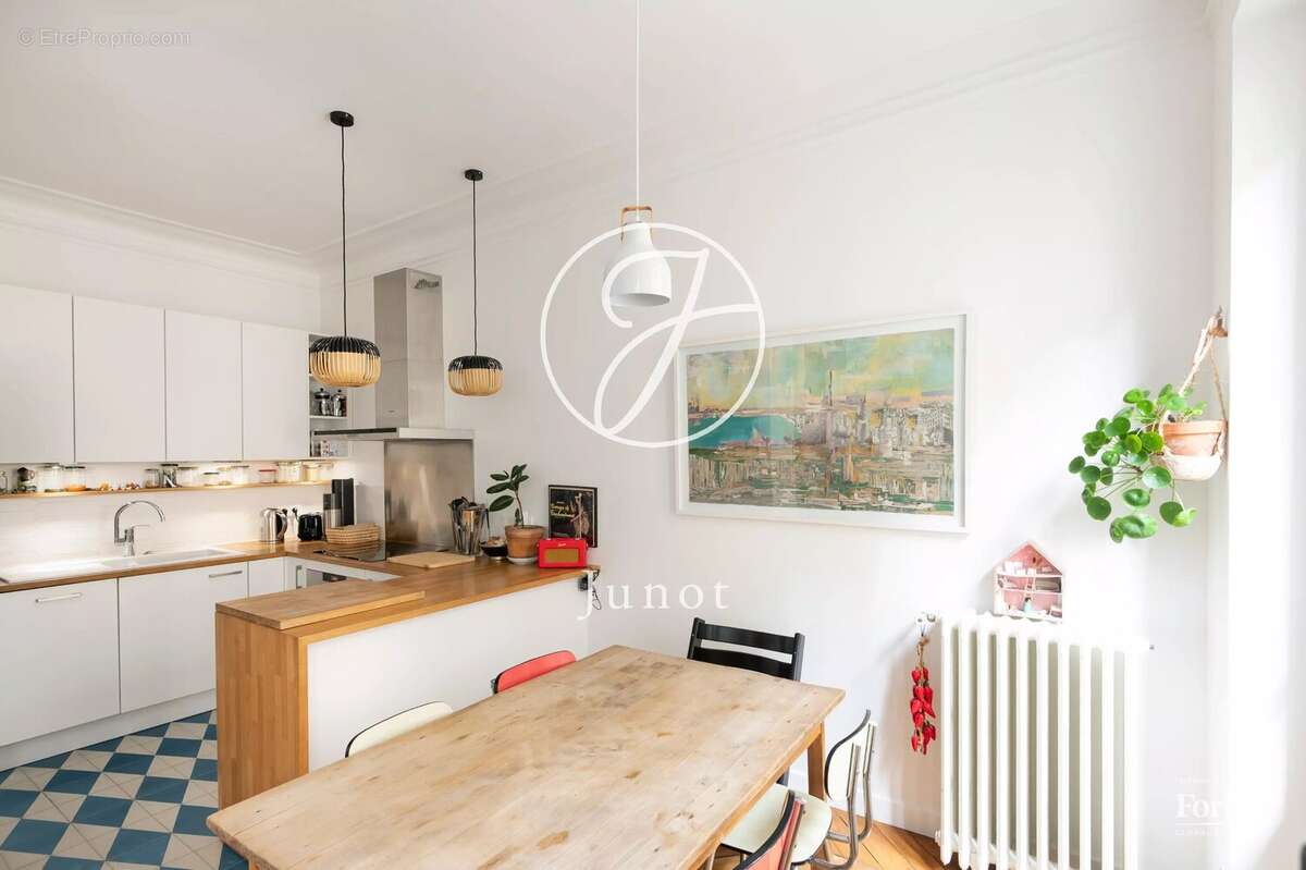 Appartement à PARIS-18E