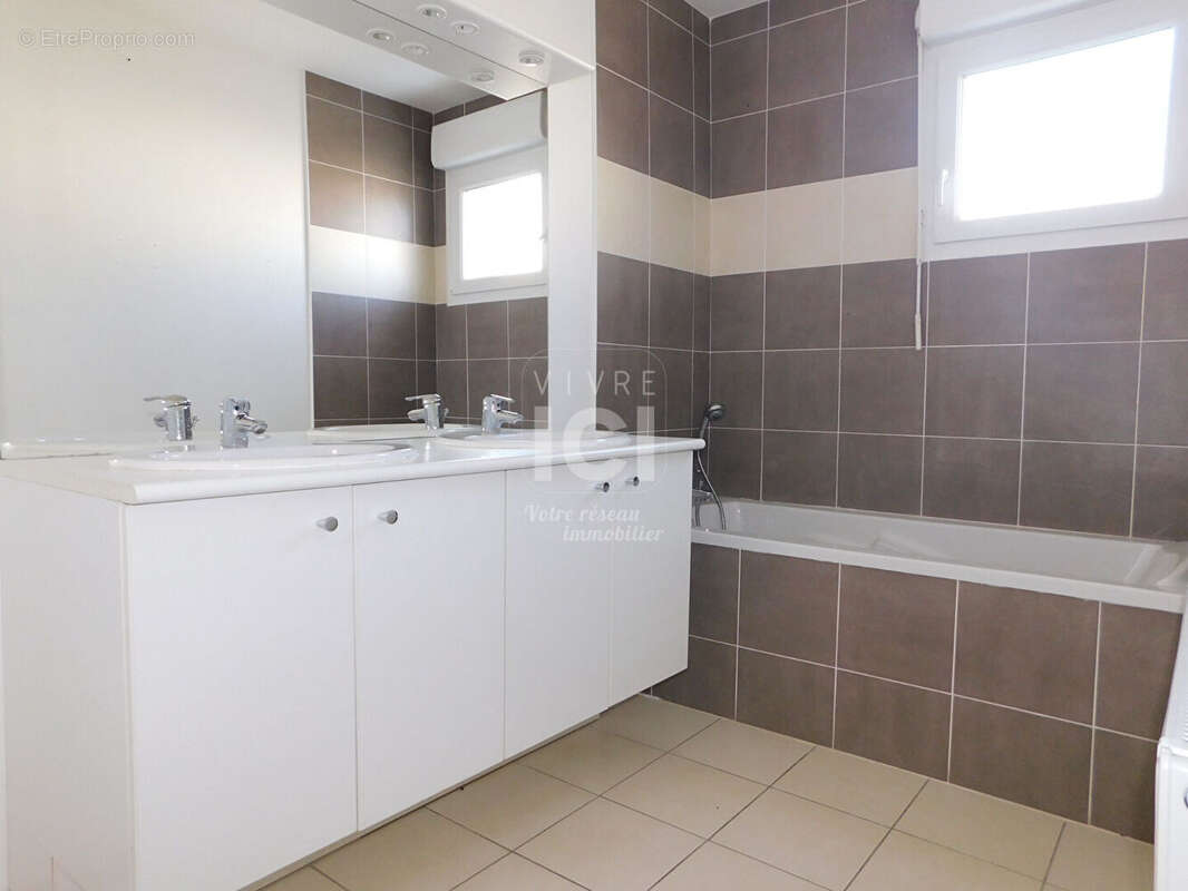Maison Murs Erigne 86 m² - photo 12