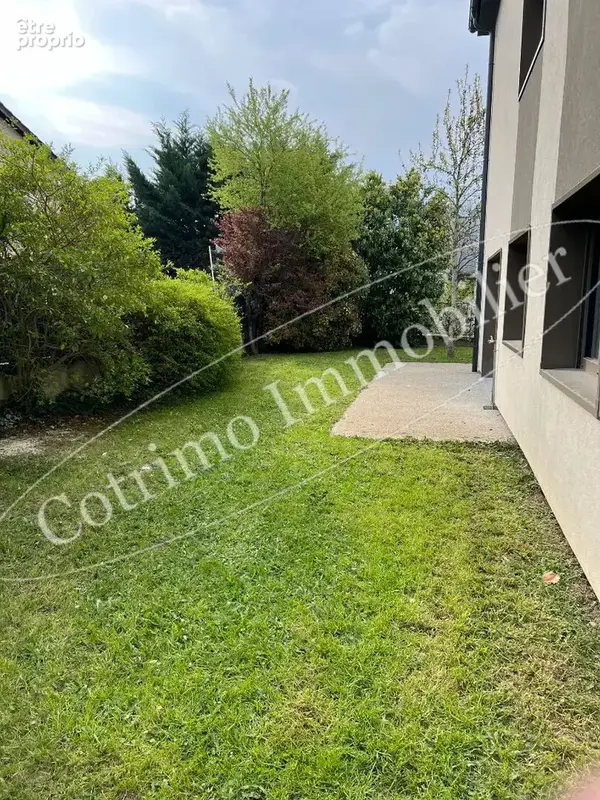 Appartement 5P de103 m² +jardin à VAULX EN VELIN VILLAGE - photo 5
