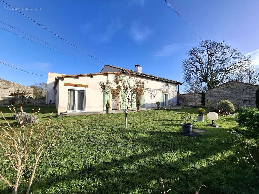 Maison à PAIZAY-LE-CHAPT