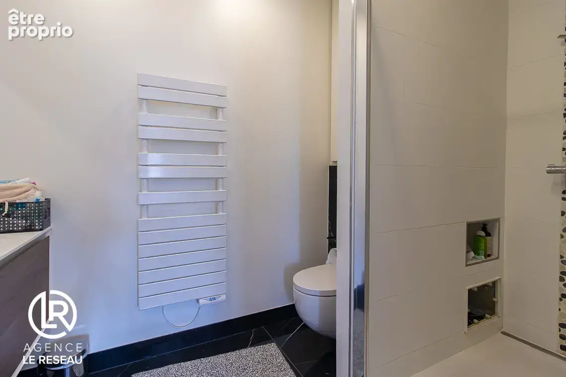 Appartement familial lumineux avec balcon en parfait état situé dans le quartier Pasteur - photo 10