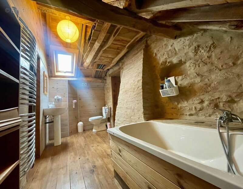 Maison à LURCY-LEVIS