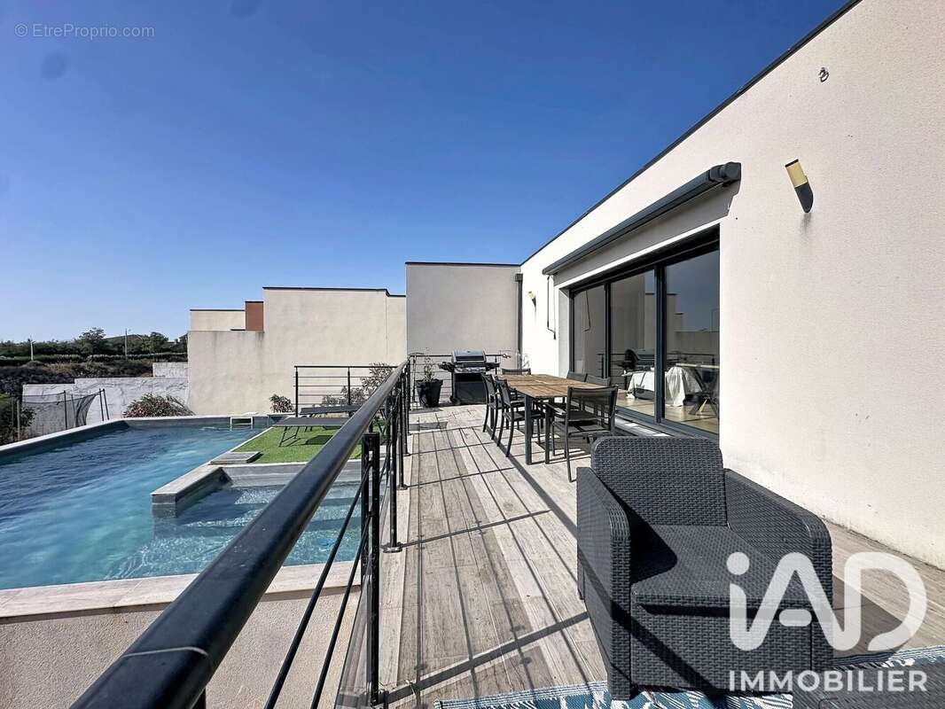 Maison 121 m² à Rochefort-Du-Gard  - photo 2