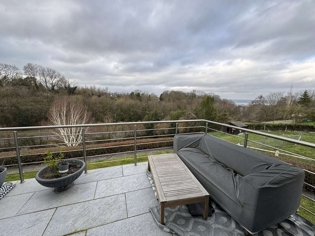 Maison à LA RIVIERE-SAINT-SAUVEUR