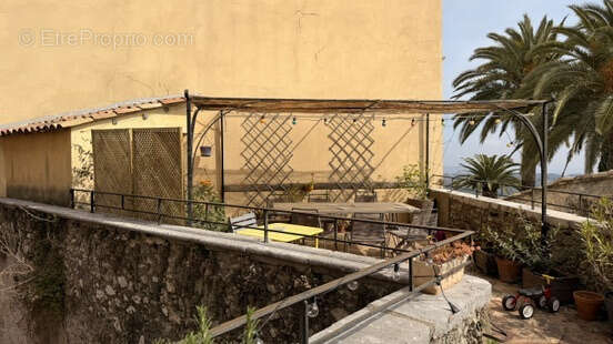 Magnifique à vendre T3 dans Maison de village terrasse, vue mer, garage - photo 7