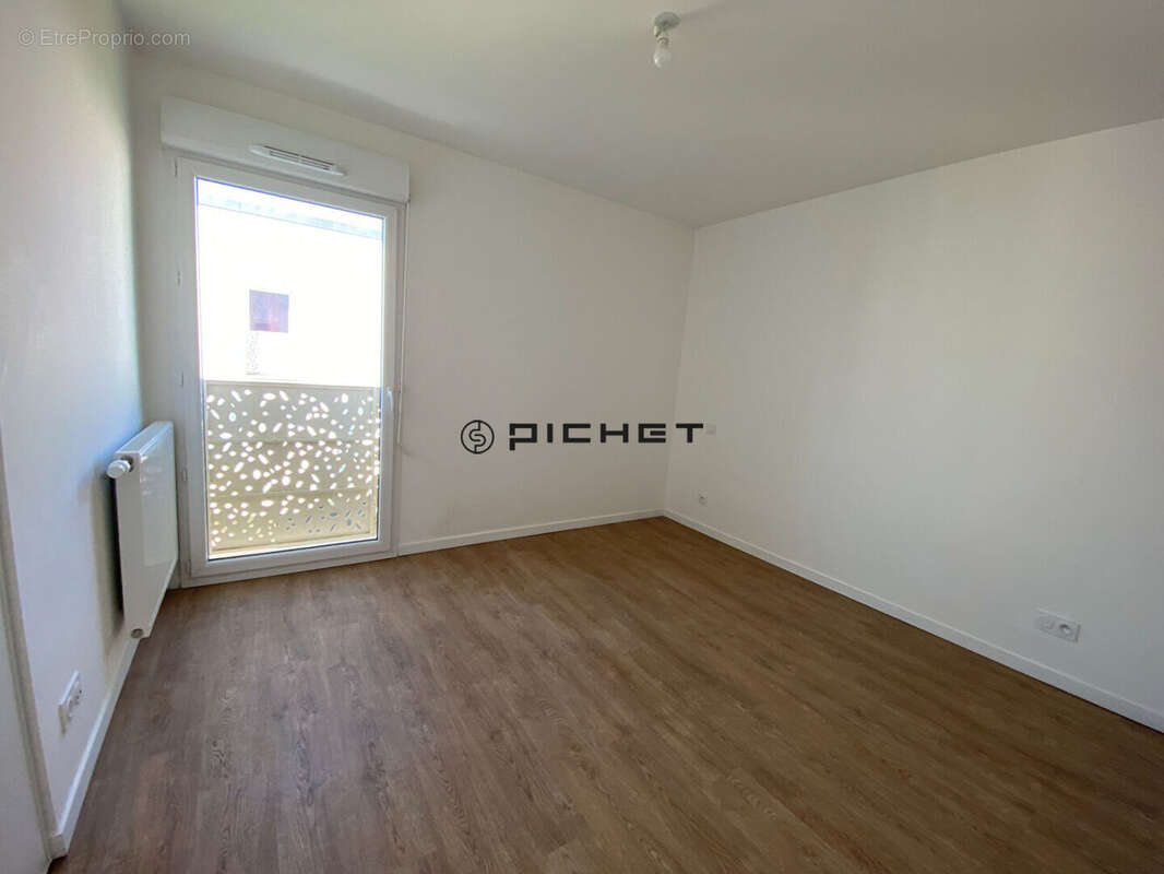 Appartement à BRUYERES-LE-CHATEL
