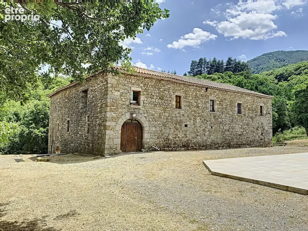 Une bastide du 16ème siècle rénovée de 260 m2 hab., aménagée en 2 logements et annexes, cour intérieure, pisci - photo 2
