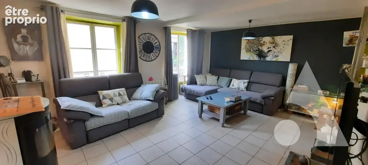 Ensemble immobilier comprenant un appartement de 118 m² avec terrasse et garage + un local commercial de 44 m² - photo 4
