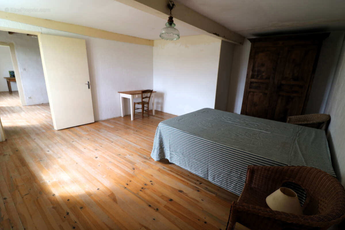 Maison à MONLEON-MAGNOAC