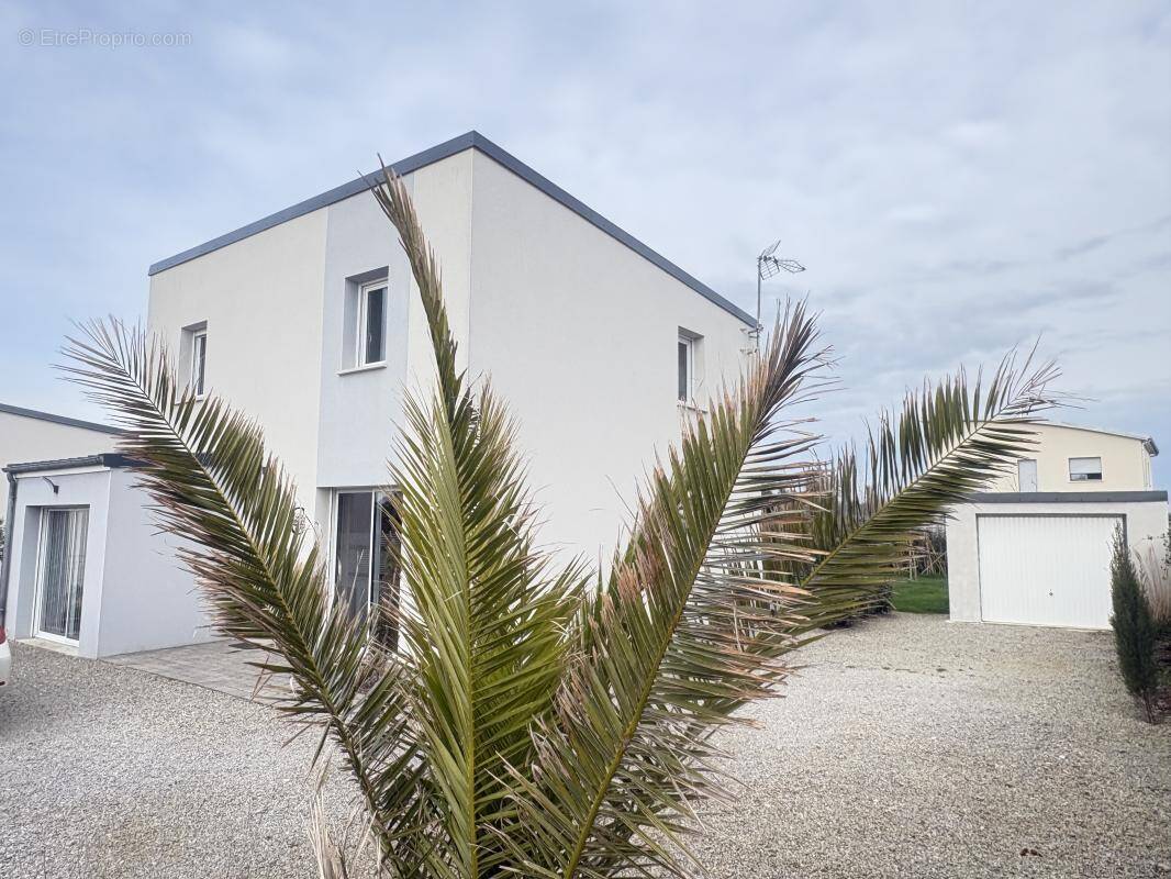 Maison à SAINT-GERMAIN-SUR-AY