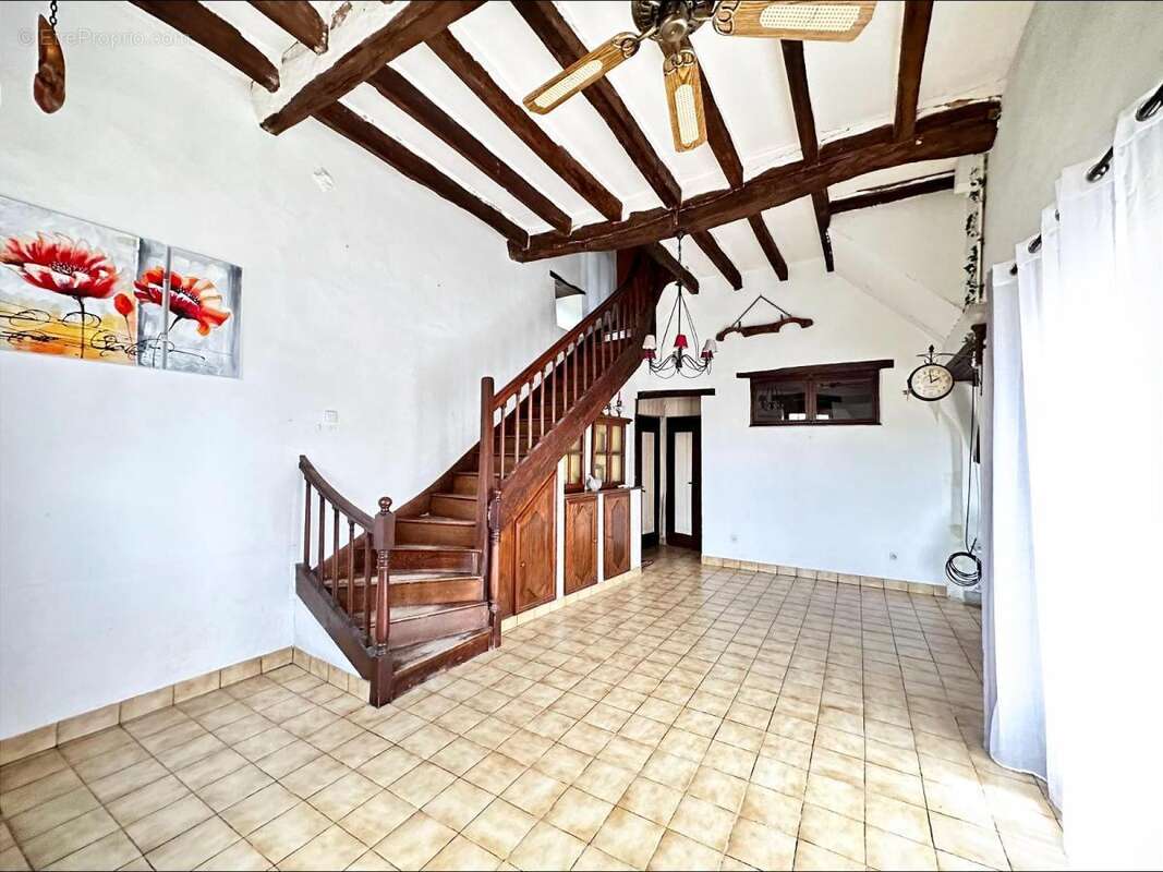 Maison à AVON-LES-ROCHES