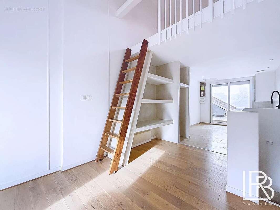 Appartement à MARSEILLE-6E