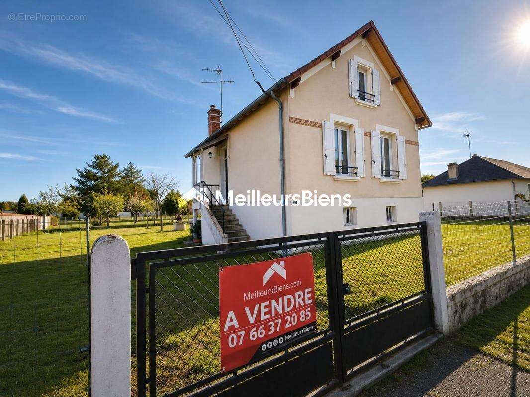 Maison à THEILLAY