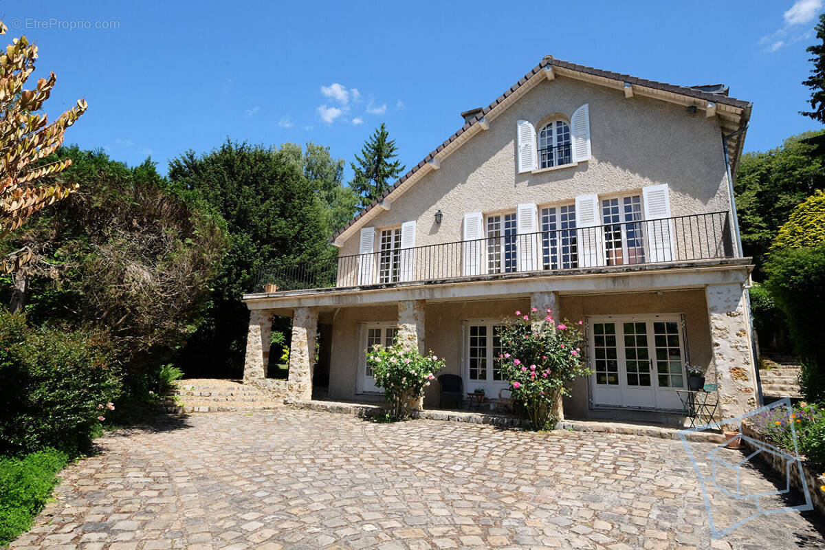 Maison à MILON-LA-CHAPELLE