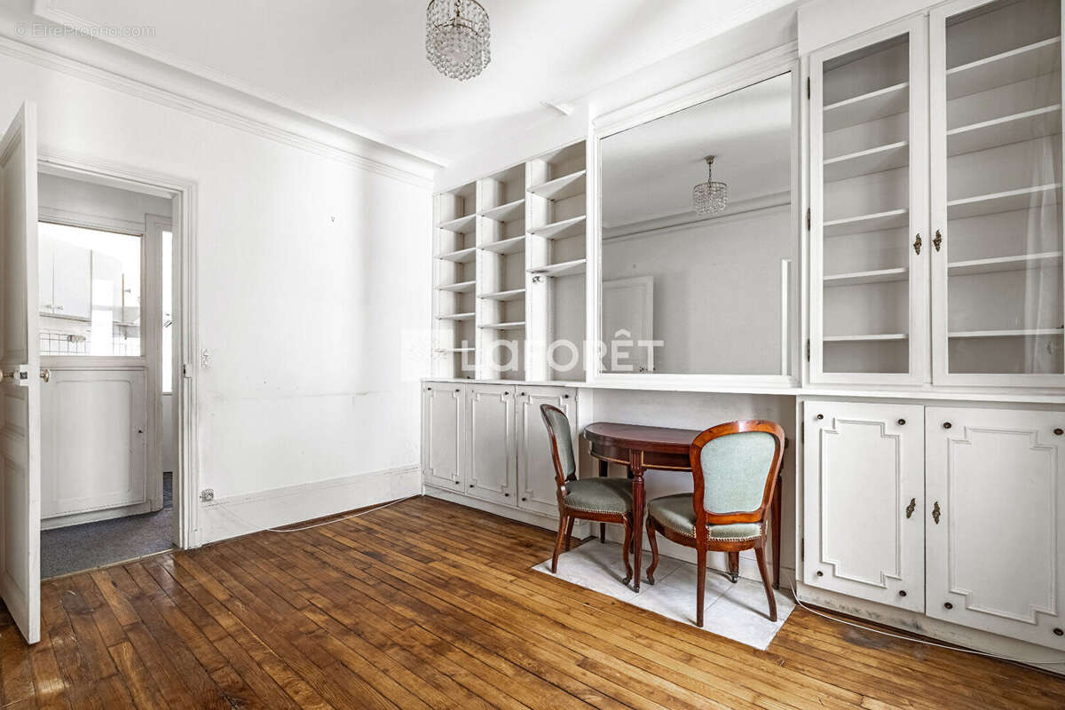 Proche place wagram - bel immeuble - 2 pieces - elegant - au calme - photo 3