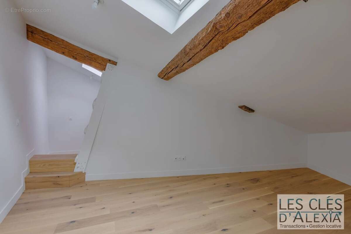 Appartement à SAINT-GENIS-LAVAL