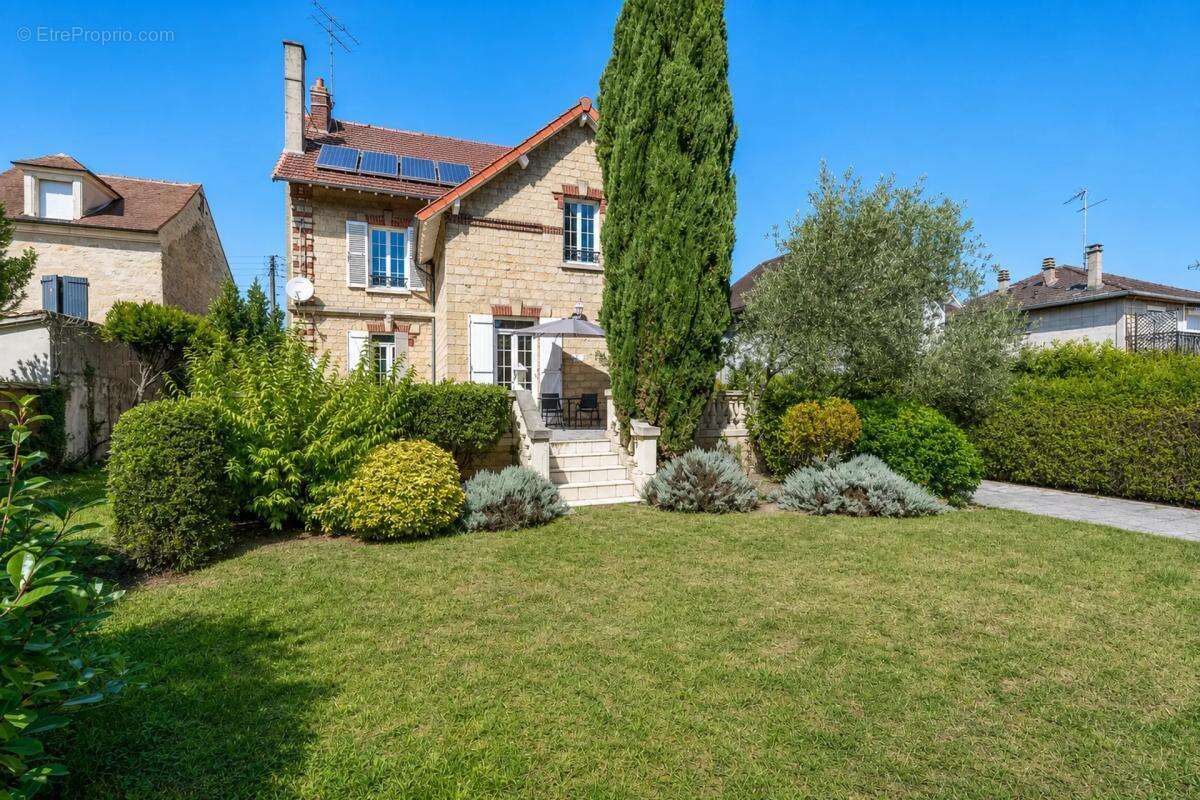 Belle maison individuelle de 250 m² sur terrain piscinable à découvrir ! - photo 19