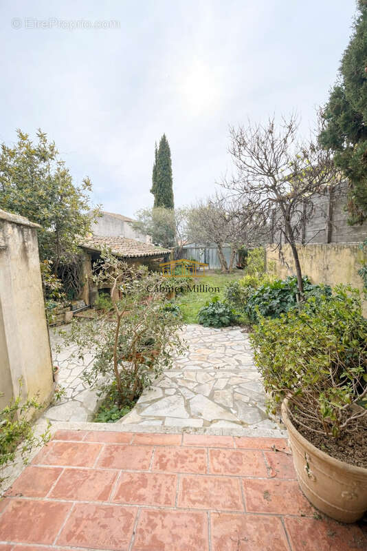 Maison à VIC-LA-GARDIOLE