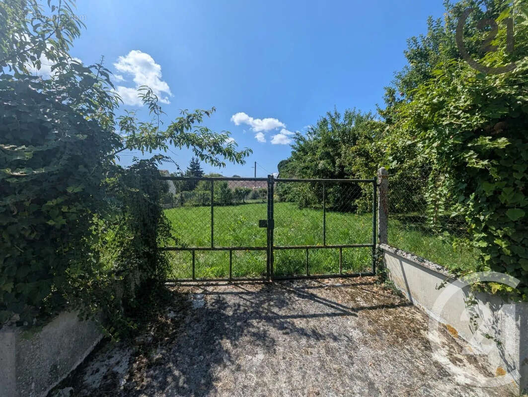 Terrain à JUTIGNY