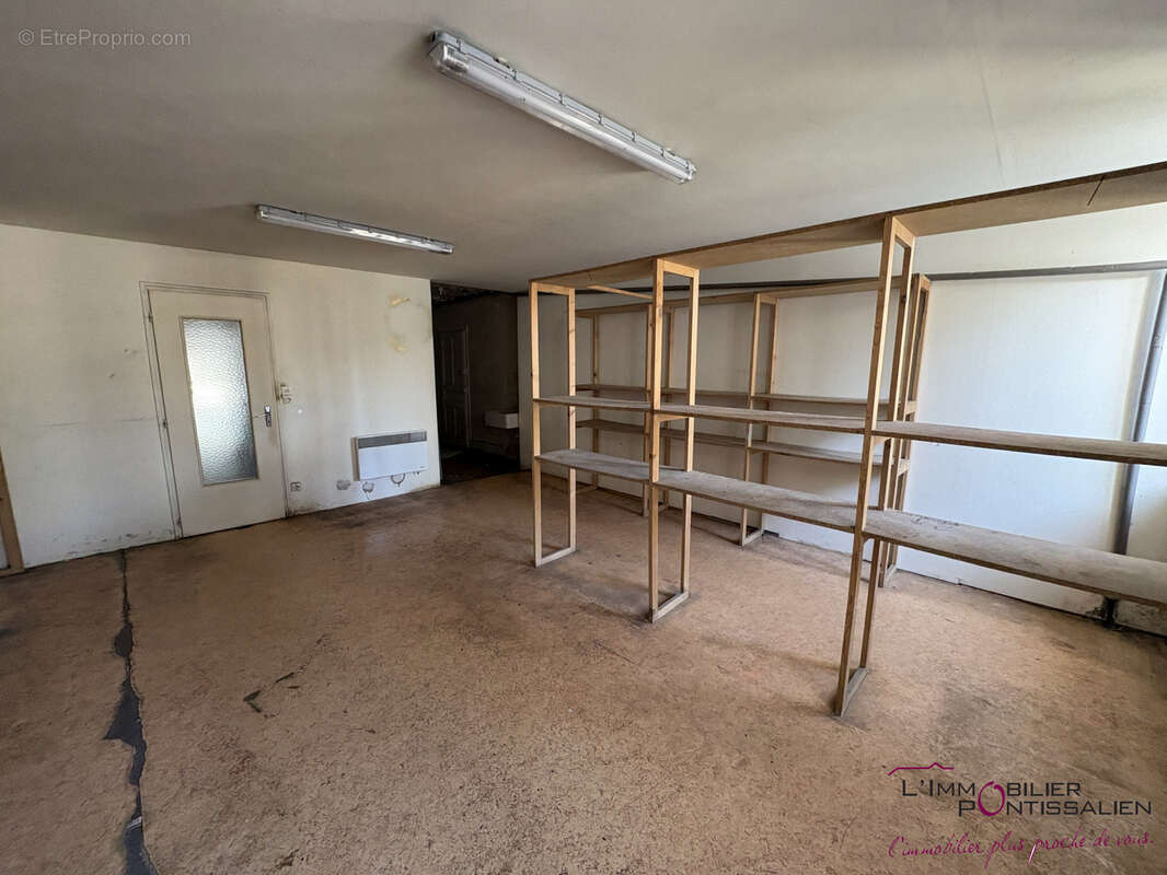 Pontarlier - proche hopital : studio a renover avec cave - photo 9