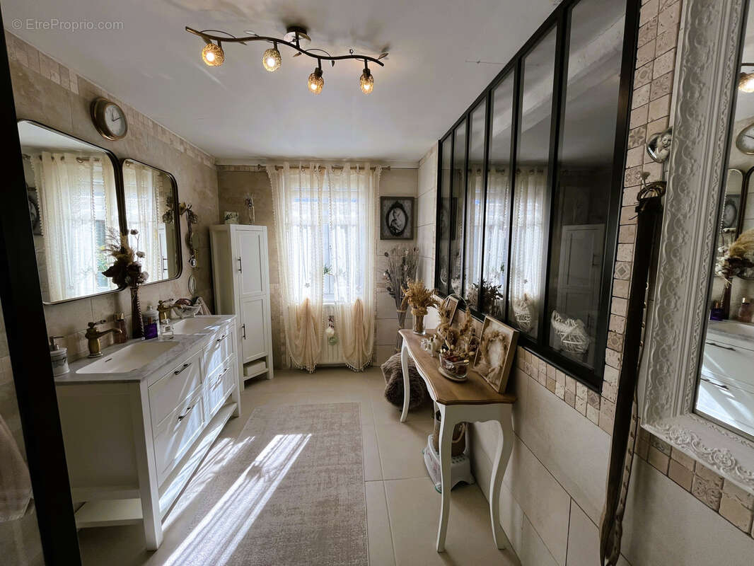 Maison à ESTREES-SAINT-DENIS