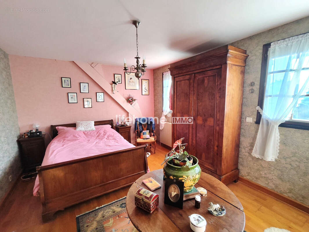 Maison 253 m² à Chateauroux  - photo 7