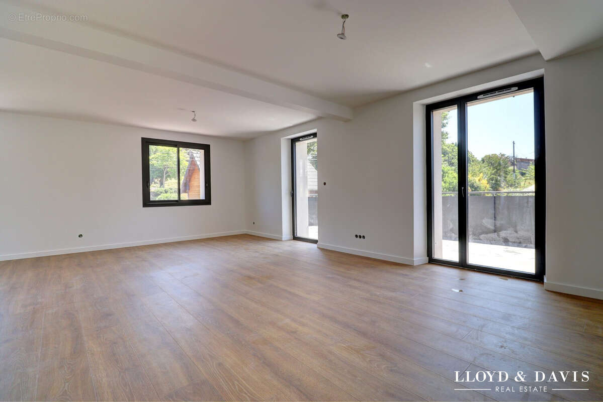 Appartement 103 m² à Challes-Les-Eaux  - photo 2