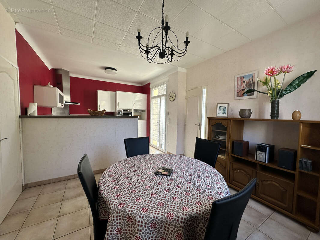 Maison à DECAZEVILLE