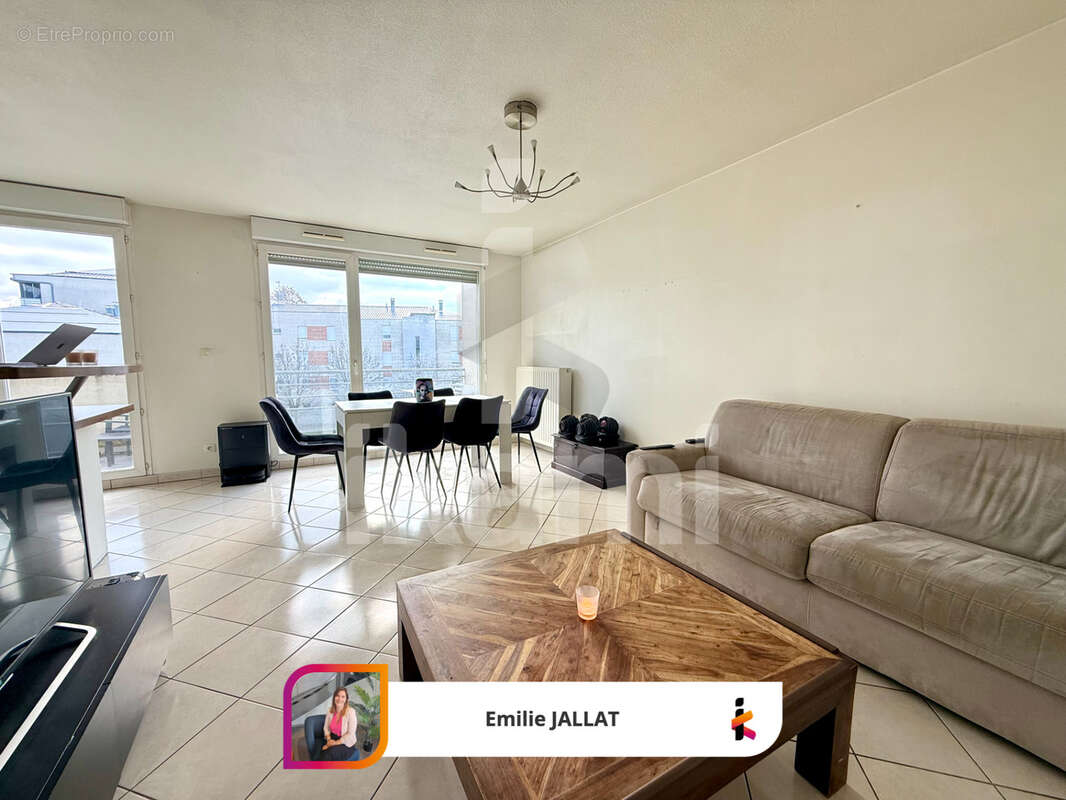 Appartement à FONTAINE