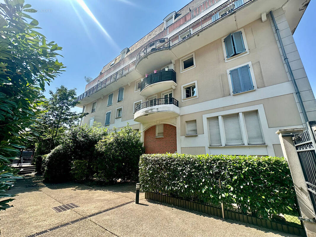 Appartement à LES PAVILLONS-SOUS-BOIS